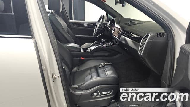 Porsche Cayenne (PO536) 3.0 E-гибрид, 2021 11