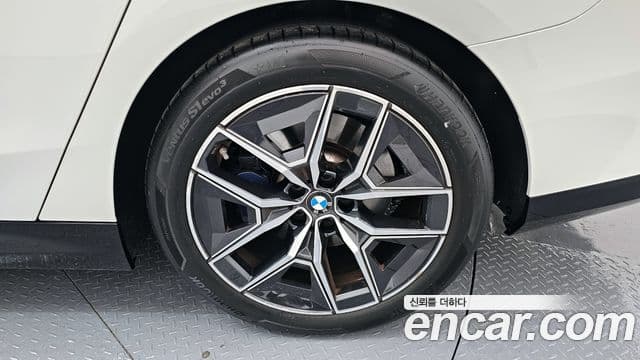 BMW 5시리즈 (G60) 520i M Sport, 2024 все фото