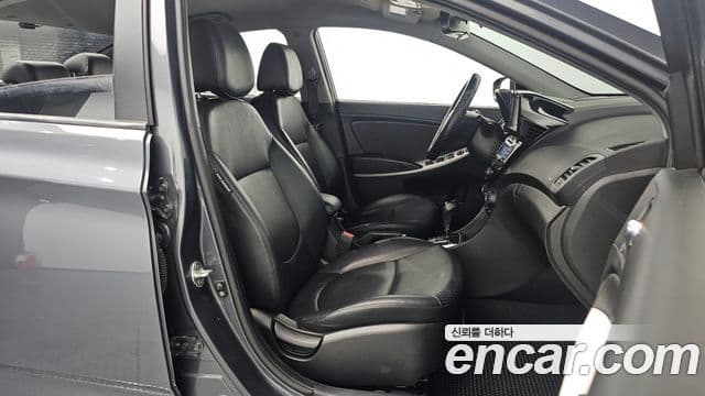 Hyundai Accent(новый кузов / новое поколение) 1.6 GDI top, 2011 10