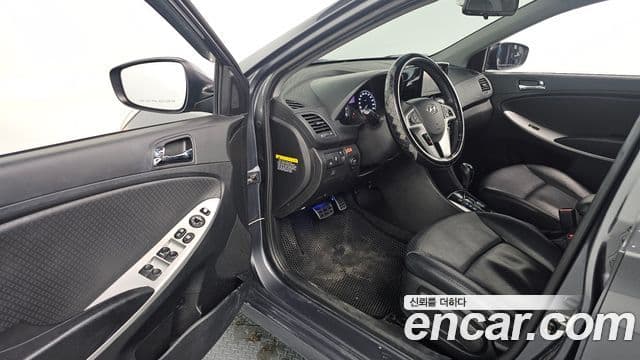 Hyundai Accent(новый кузов / новое поколение) 1.6 GDI top, 2011 11