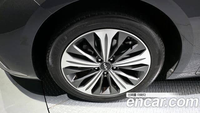 Kia K8 гибрид Signature, 2022 все фото