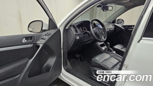 Volkswagen New Tiguan 5N, 2015 10