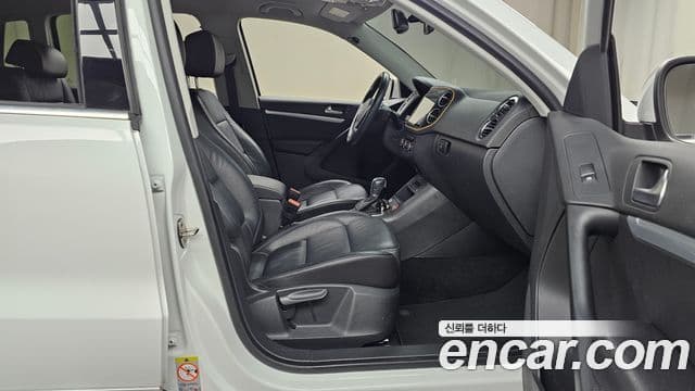 Volkswagen New Tiguan 5N, 2015 11