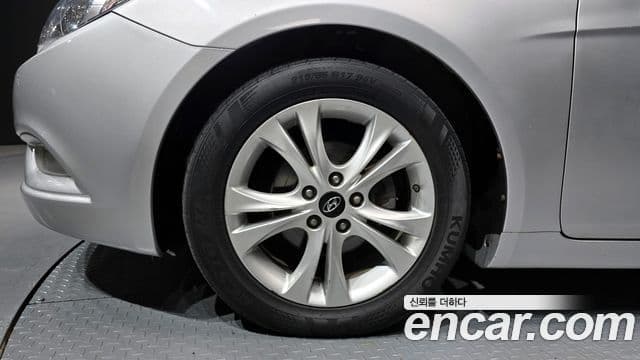 Hyundai YF Sonata LPI Premier(для людей с инвалидностью), 2010 все фото