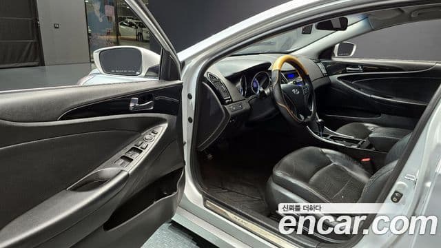 Hyundai YF Sonata LPI Premier(для людей с инвалидностью), 2010 11