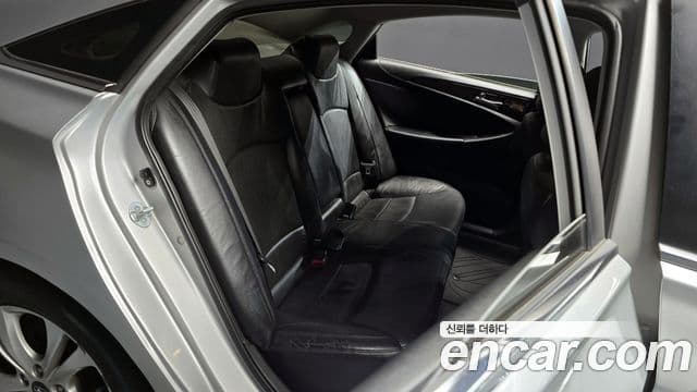 Hyundai YF Sonata LPI Premier(для людей с инвалидностью), 2010 12