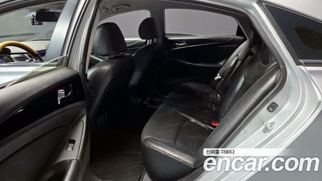 Hyundai YF Sonata LPI Premier(для людей с инвалидностью), 2010 13