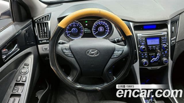 Hyundai YF Sonata LPI Premier(для людей с инвалидностью), 2010 14