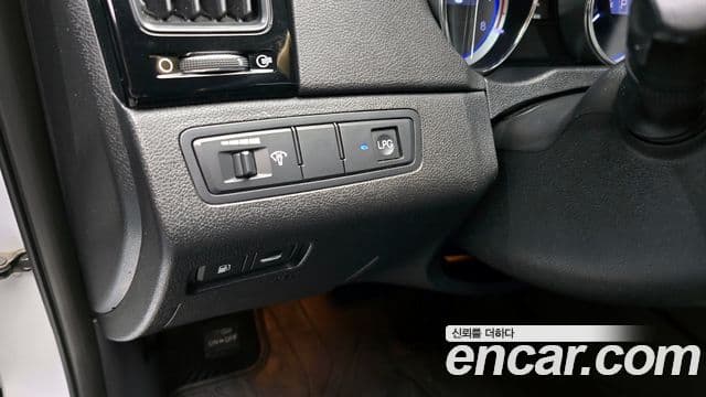 Hyundai YF Sonata LPI Premier(для людей с инвалидностью), 2010 15