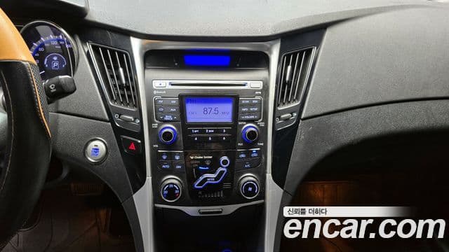 Hyundai YF Sonata LPI Premier(для людей с инвалидностью), 2010 16