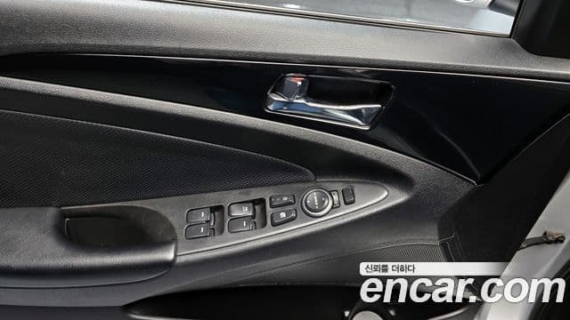 Hyundai YF Sonata LPI Premier(для людей с инвалидностью), 2010 17