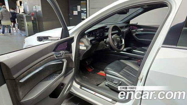 Audi e-Tron 55 Quattro Sportback, 2021 11