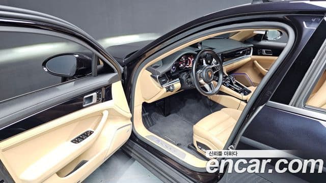 Porsche Panamera (971), 2018 10