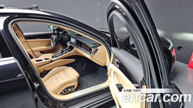 Porsche Panamera (971), 2018 11