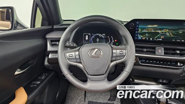 Lexus UX300h, 2026 13