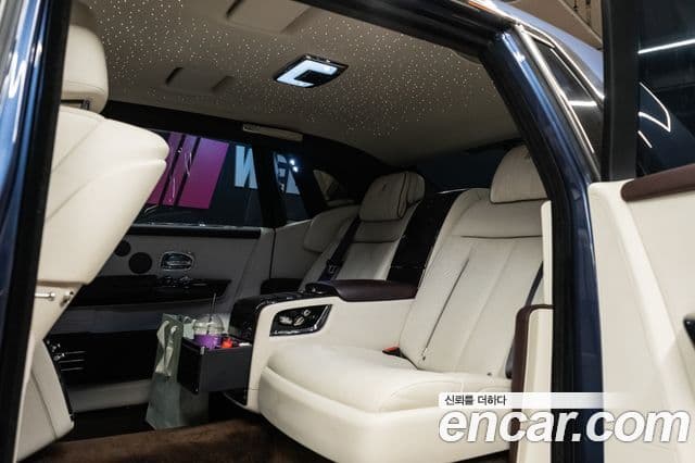Rolls-Royce 팬텀 6.7 EWB V12, 2018 7