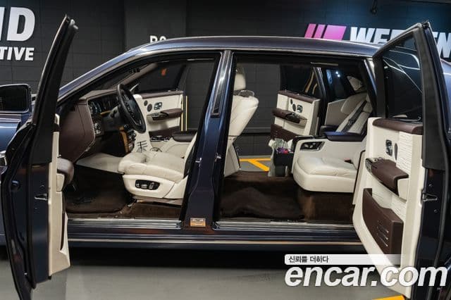 Rolls-Royce 팬텀 6.7 EWB V12, 2018 10