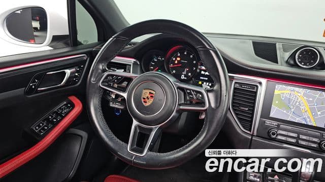 Porsche Macan 95B, 2018 13