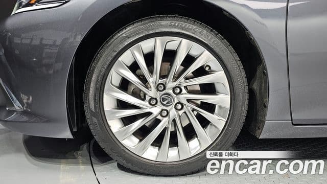 Lexus ES300h 7세대 Luxury Plus, 2023 все фото