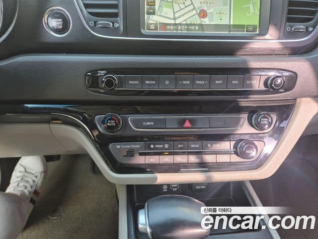 Kia The / новый New Carnival Luxury, 2019 11