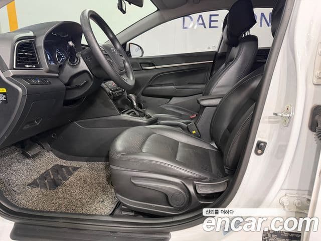 Hyundai Avante AD 1.6 GDI Value Plus, 2017 10