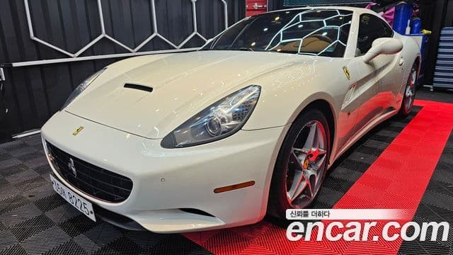 Ferrari 캘리포니아 4.3 V8, 2011 1