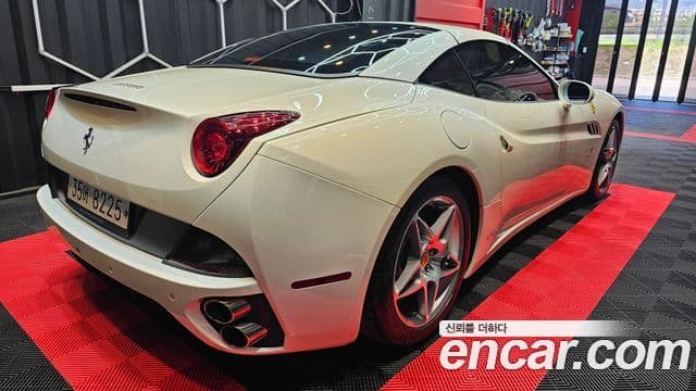 Ferrari 캘리포니아 4.3 V8, 2011 3