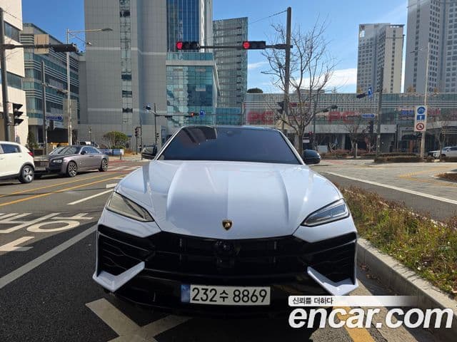 Lamborghini Urus 4.0 V8 SE, 2026 1