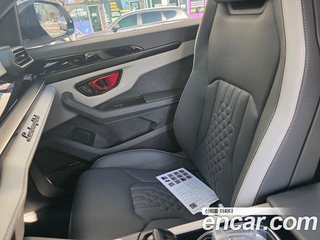 Lamborghini Urus 4.0 V8 SE, 2026 9