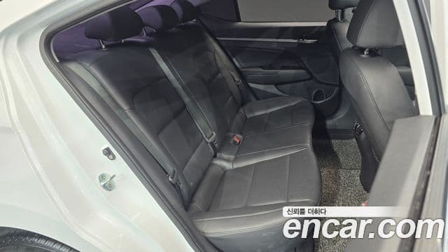 Hyundai Avante AD Modern, 2016 12