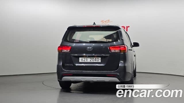 Kia All New Carnival Luxury, 2015 4