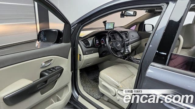 Kia All New Carnival Luxury, 2015 10