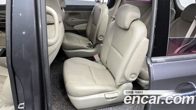Kia All New Carnival Luxury, 2015 11