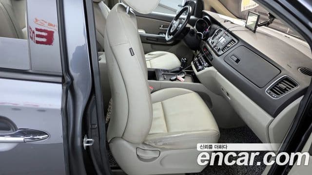 Kia All New Carnival Luxury, 2015 12
