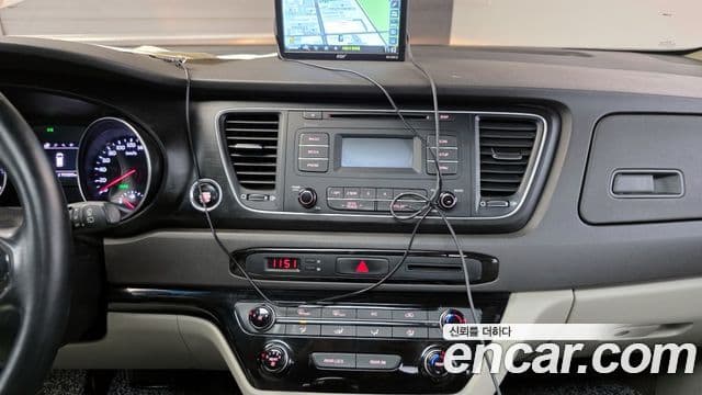 Kia All New Carnival Luxury, 2015 17