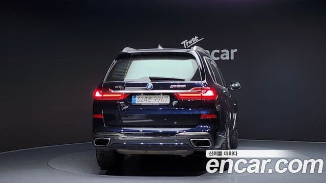 BMW X7 (G07) M50i 6인승, 2022 4