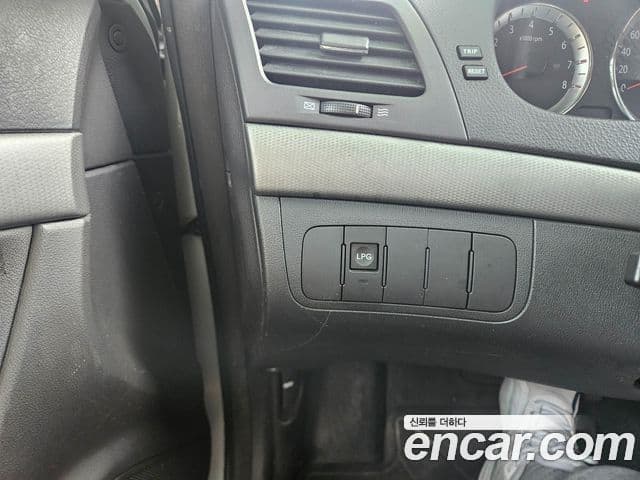 Hyundai NF Sonata 트랜스폼 LPG N20 стандартная версия, 2010 11