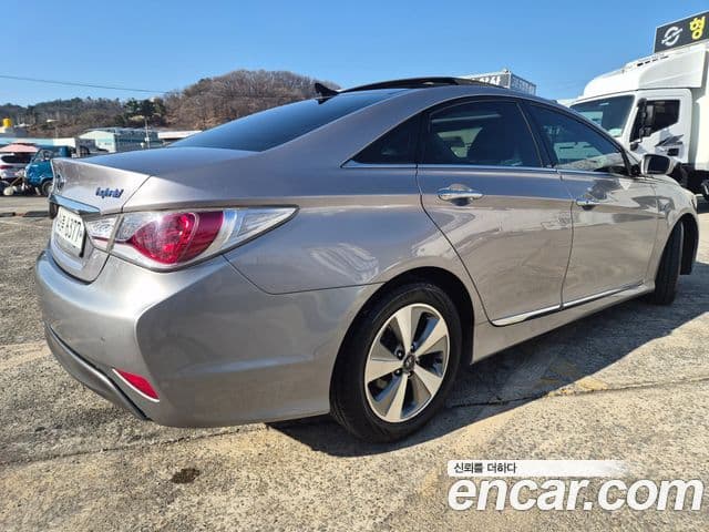 Hyundai Sonata гибрид Royal, 2012 4