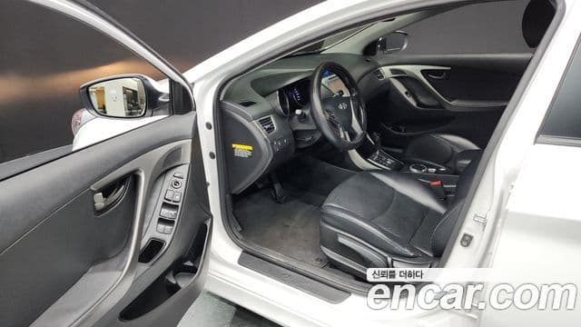 Hyundai Avante MD M16 GDI Avenue, 2013 10