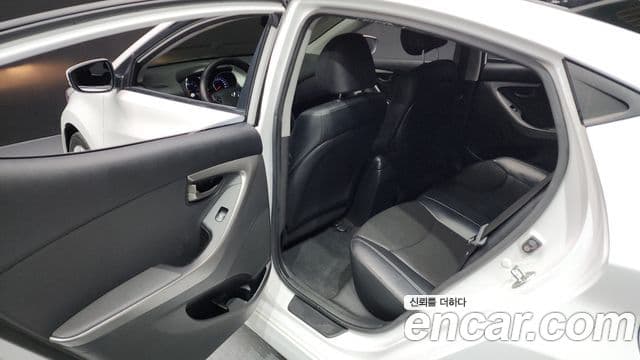 Hyundai Avante MD M16 GDI Avenue, 2013 12