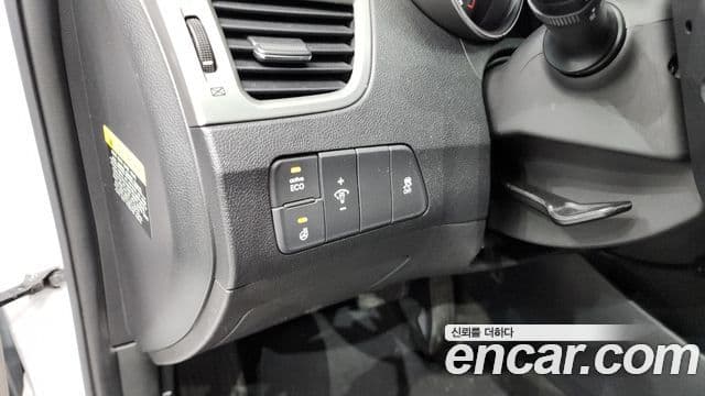 Hyundai Avante MD M16 GDI Avenue, 2013 17