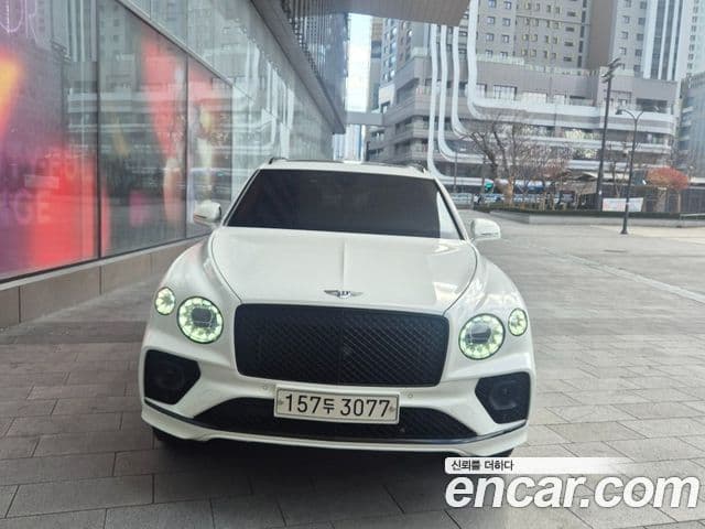 Bentley Bentayga 4.0 V8 Azure, 2023 1