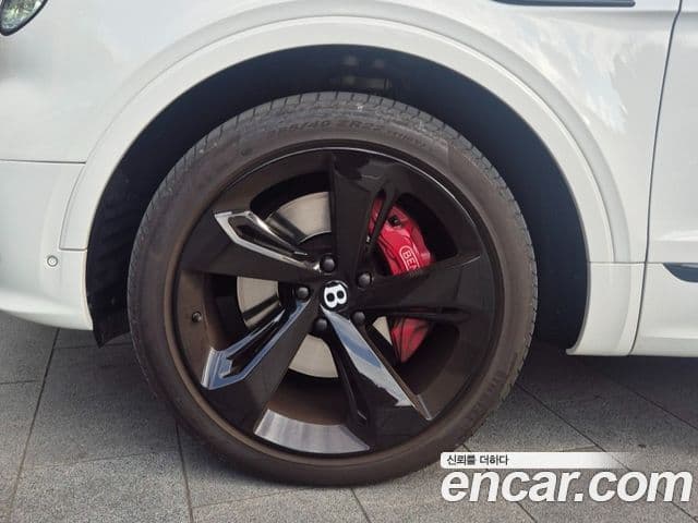 Bentley Bentayga 4.0 V8 Azure, 2023 все фото