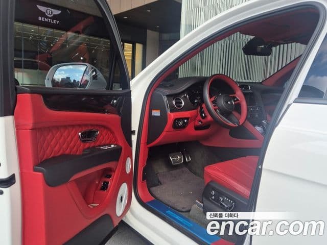 Bentley Bentayga 4.0 V8 Azure, 2023 6