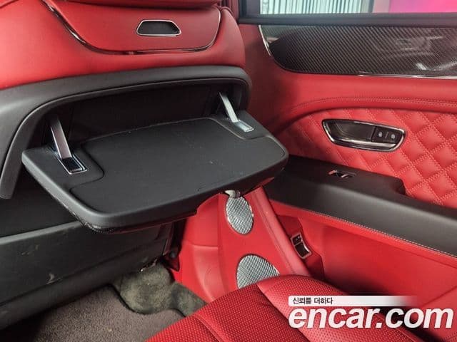 Bentley Bentayga 4.0 V8 Azure, 2023 7