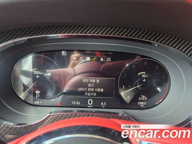 Bentley Bentayga 4.0 V8 Azure, 2023 8