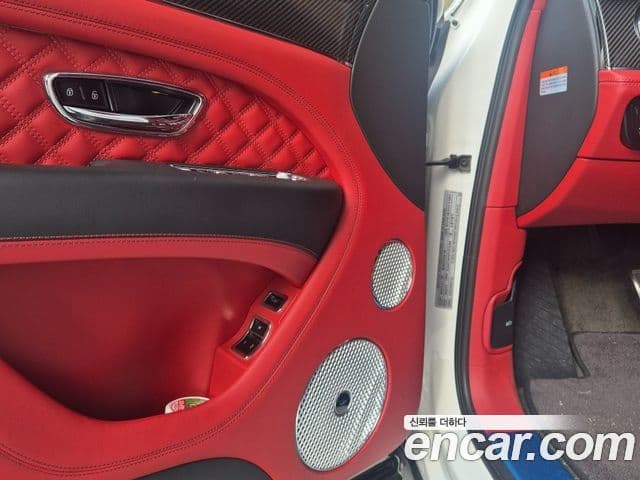 Bentley Bentayga 4.0 V8 Azure, 2023 10