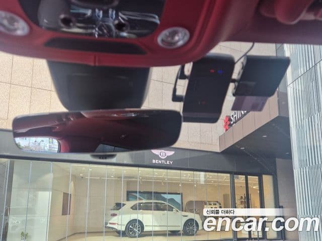 Bentley Bentayga 4.0 V8 Azure, 2023 12