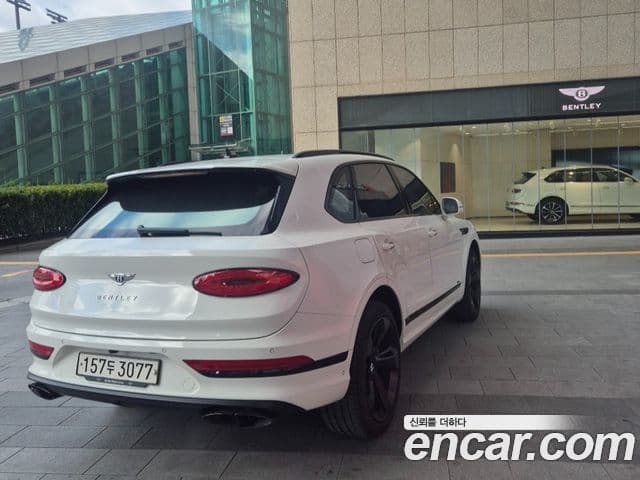 Bentley Bentayga 4.0 V8 Azure, 2023 16