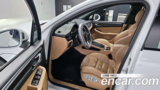 Porsche Macan 95B, 2021 10